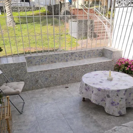 Cozy Garden Apartment Las Galletas 公寓 *